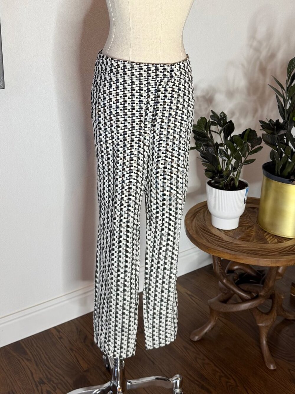 Akris Punto Black & Cream Micro-Houndstooth Stretch Trousers — Size 10 / EU 46 S